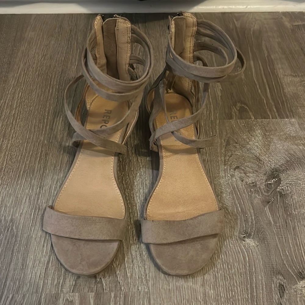 REPORT Sandals